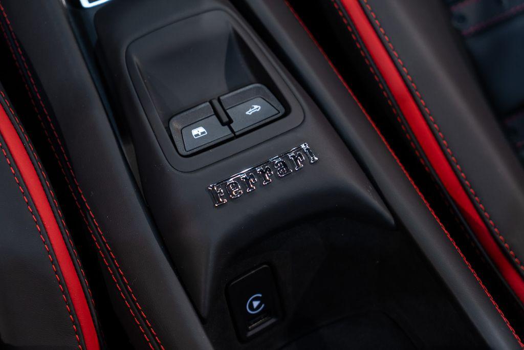 http://www.koenigseggchicago.com/galleria_images/134/134_p43_l.jpg