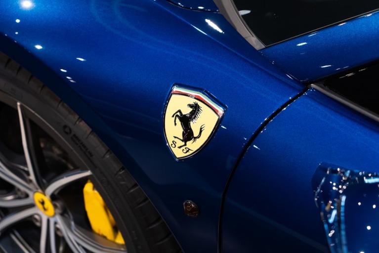 http://www.koenigseggchicago.com/galleria_images/135/135_p12_f.jpg