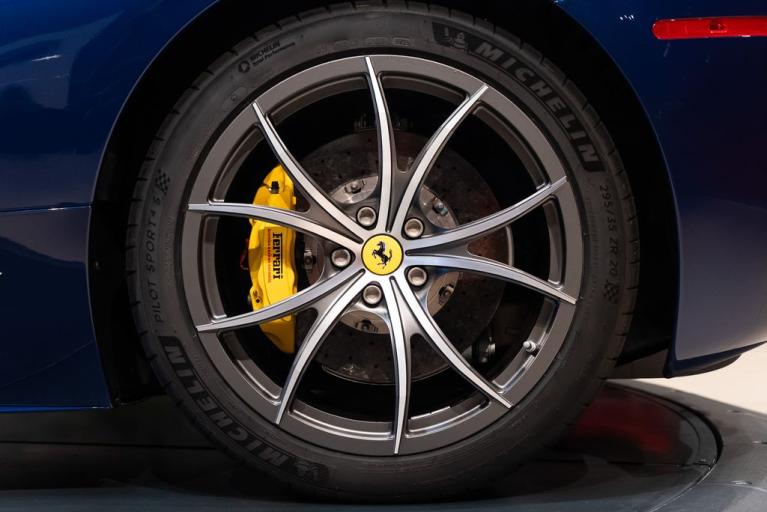 http://www.koenigseggchicago.com/galleria_images/135/135_p14_f.jpg