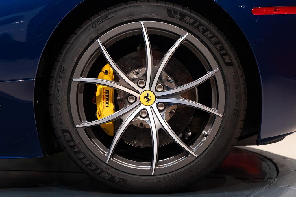 http://www.koenigseggchicago.com/galleria_images/135/135_p14_l.jpg