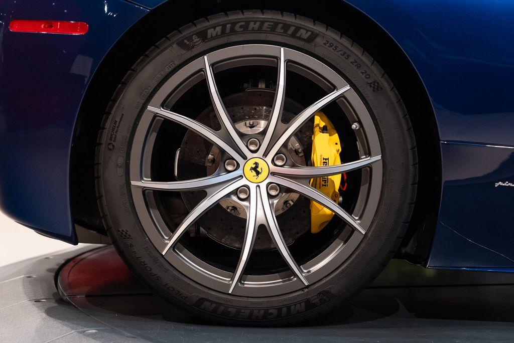 http://www.koenigseggchicago.com/galleria_images/135/135_p15_l.jpg
