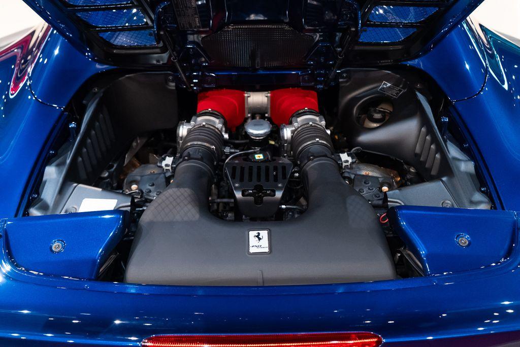 http://www.koenigseggchicago.com/galleria_images/135/135_p18_l.jpg