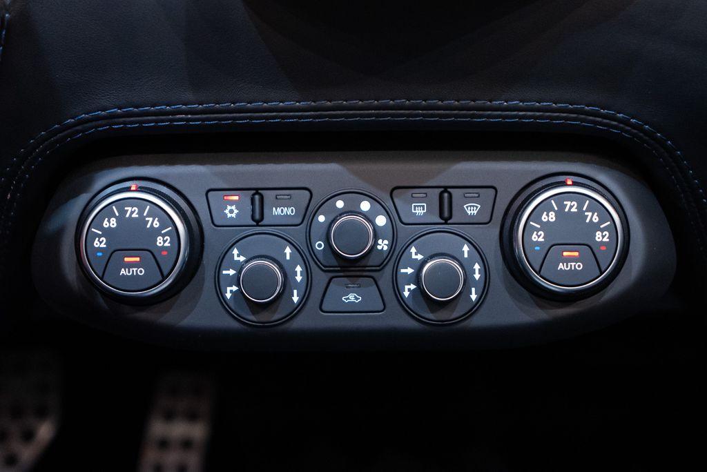 http://www.koenigseggchicago.com/galleria_images/135/135_p35_l.jpg