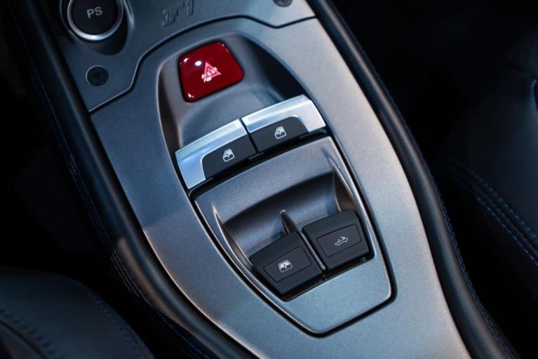 http://www.koenigseggchicago.com/galleria_images/135/135_p37_f.jpg