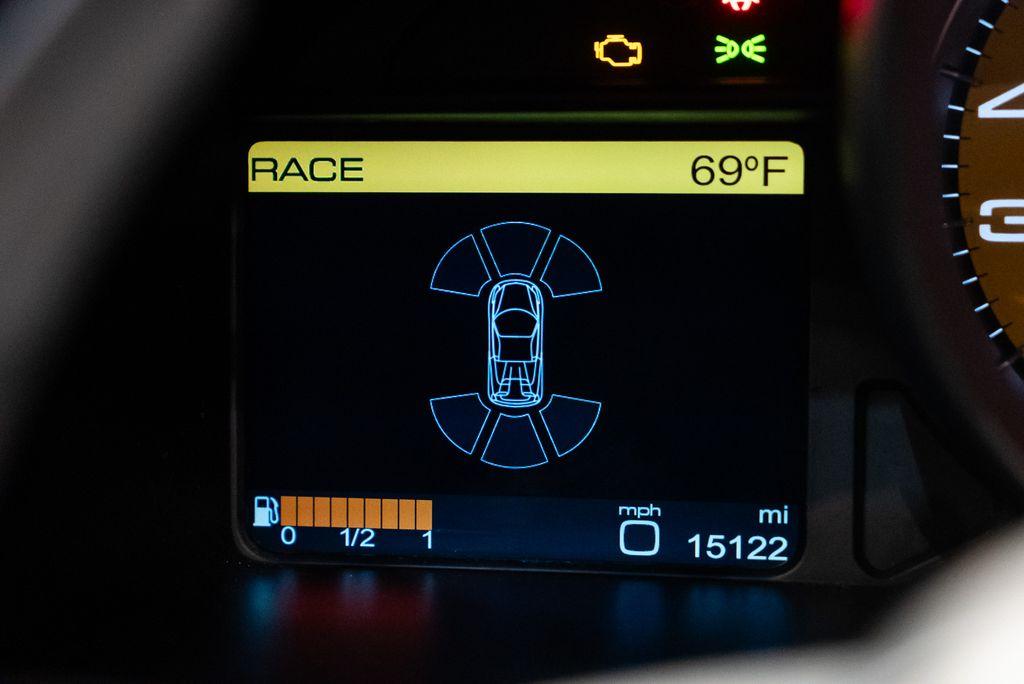 http://www.koenigseggchicago.com/galleria_images/135/135_p40_l.jpg
