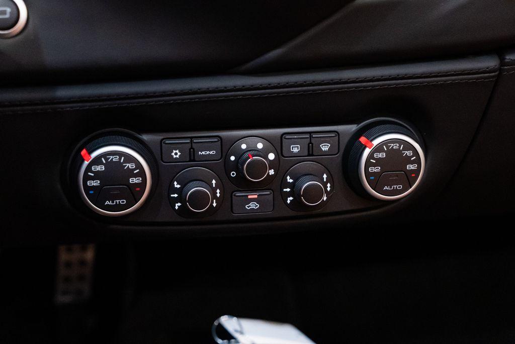 http://www.koenigseggchicago.com/galleria_images/136/136_p32_l.jpg