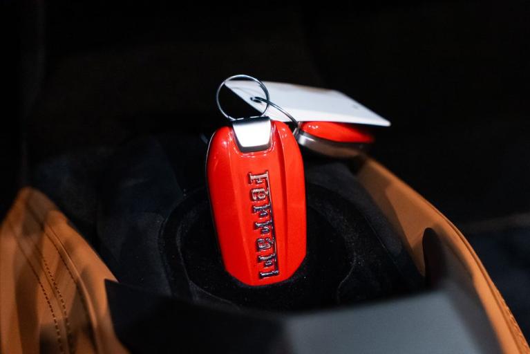 http://www.koenigseggchicago.com/galleria_images/136/136_p33_f.jpg