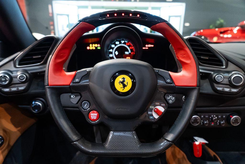 http://www.koenigseggchicago.com/galleria_images/136/136_p5_l.jpg