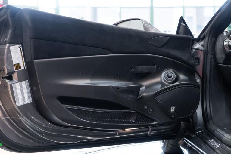 http://www.koenigseggchicago.com/galleria_images/137/137_p19_f.jpg