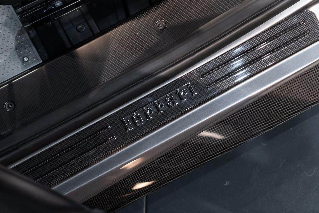 http://www.koenigseggchicago.com/galleria_images/137/137_p20_l.jpg