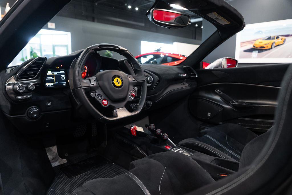 http://www.koenigseggchicago.com/galleria_images/137/137_p22_l.jpg