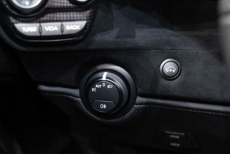 http://www.koenigseggchicago.com/galleria_images/137/137_p28_f.jpg