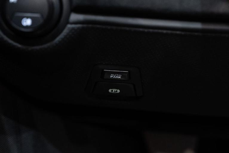 http://www.koenigseggchicago.com/galleria_images/137/137_p30_f.jpg