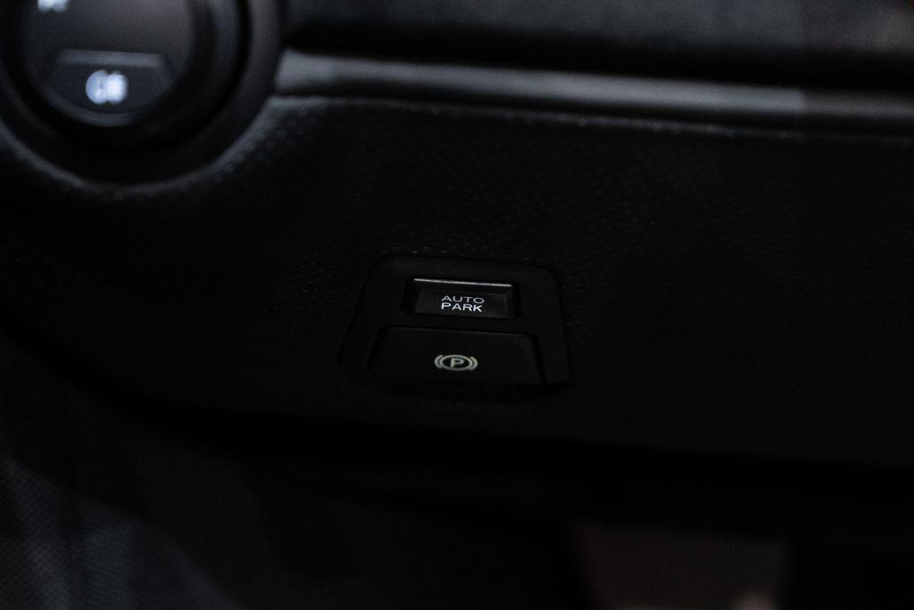 http://www.koenigseggchicago.com/galleria_images/137/137_p30_l.jpg