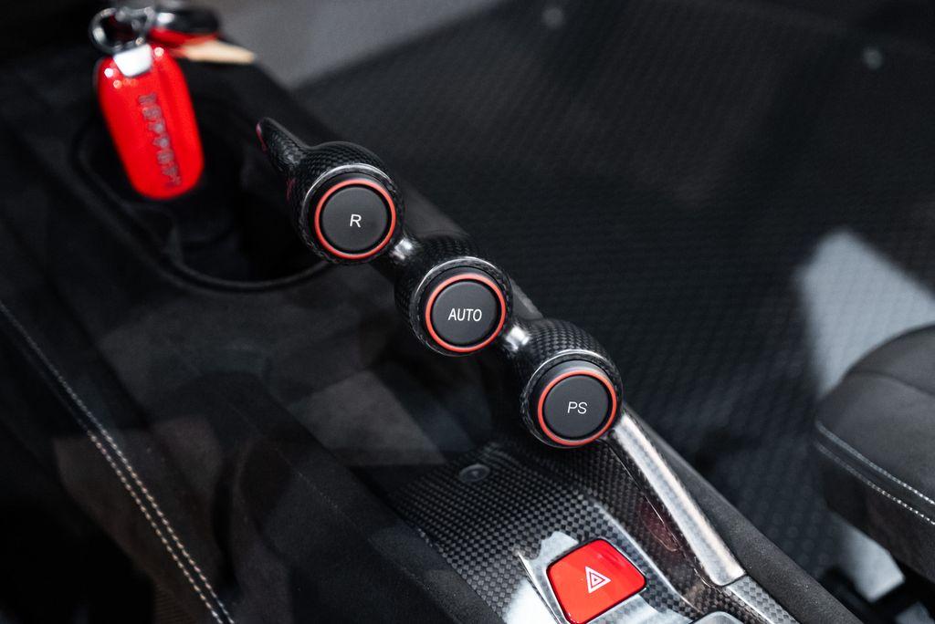 http://www.koenigseggchicago.com/galleria_images/137/137_p35_l.jpg