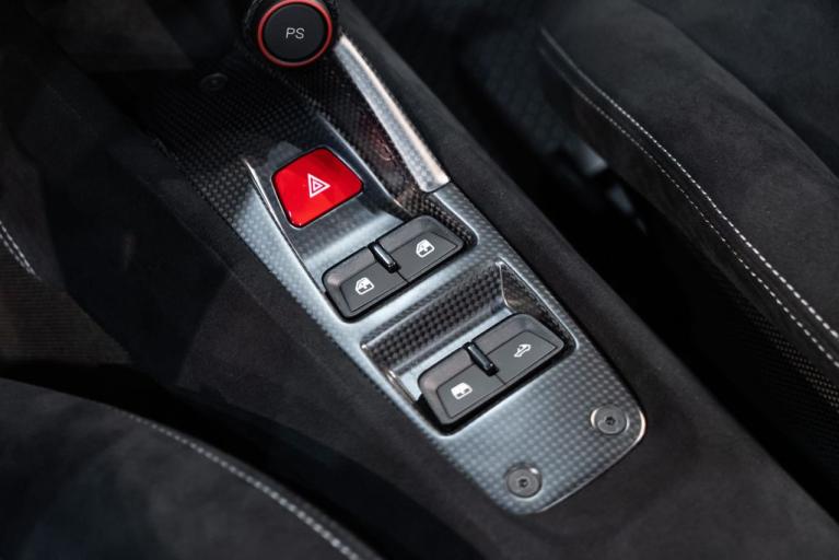 http://www.koenigseggchicago.com/galleria_images/137/137_p36_f.jpg