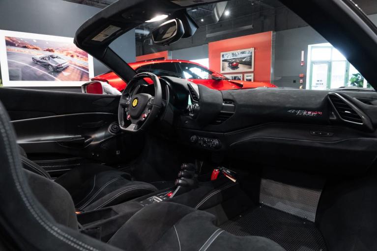 http://www.koenigseggchicago.com/galleria_images/137/137_p38_f.jpg