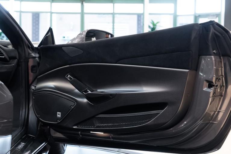 http://www.koenigseggchicago.com/galleria_images/137/137_p42_f.jpg