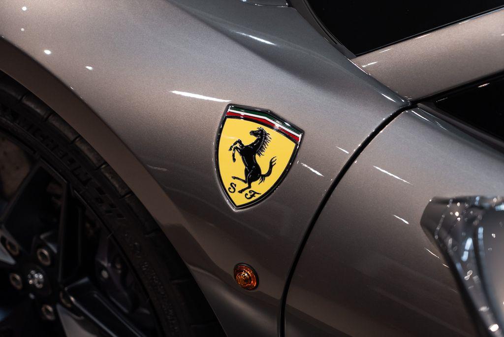 http://www.koenigseggchicago.com/galleria_images/137/137_p43_l.jpg