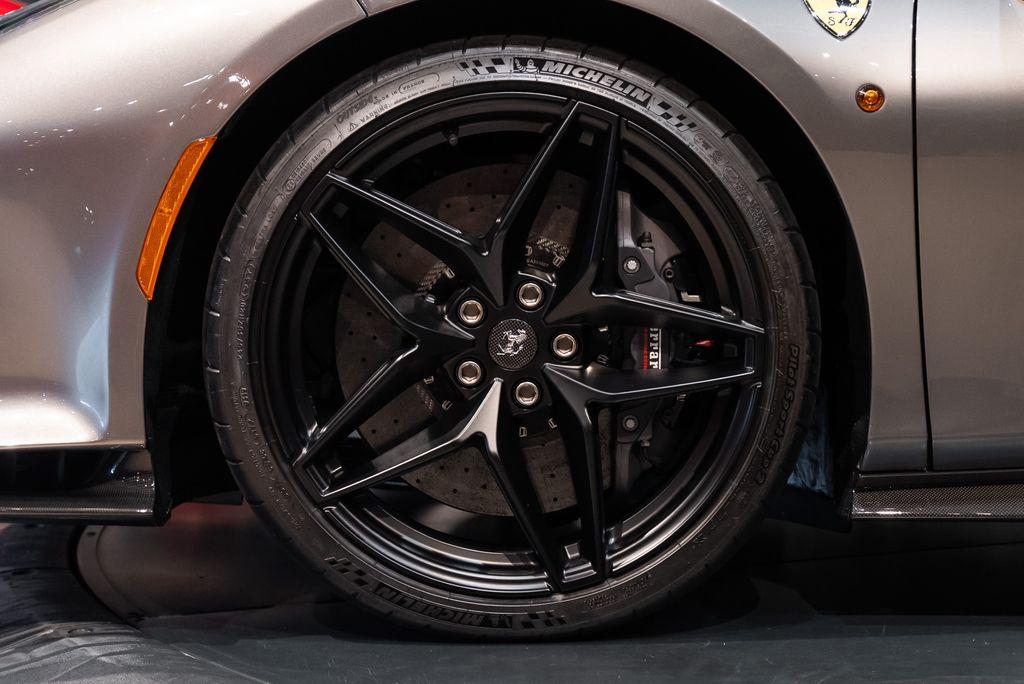 http://www.koenigseggchicago.com/galleria_images/137/137_p44_l.jpg