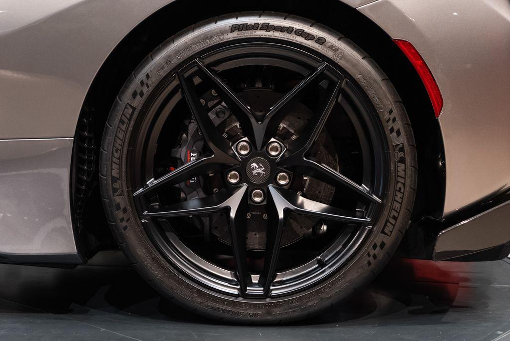 http://www.koenigseggchicago.com/galleria_images/137/137_p45_l.jpg
