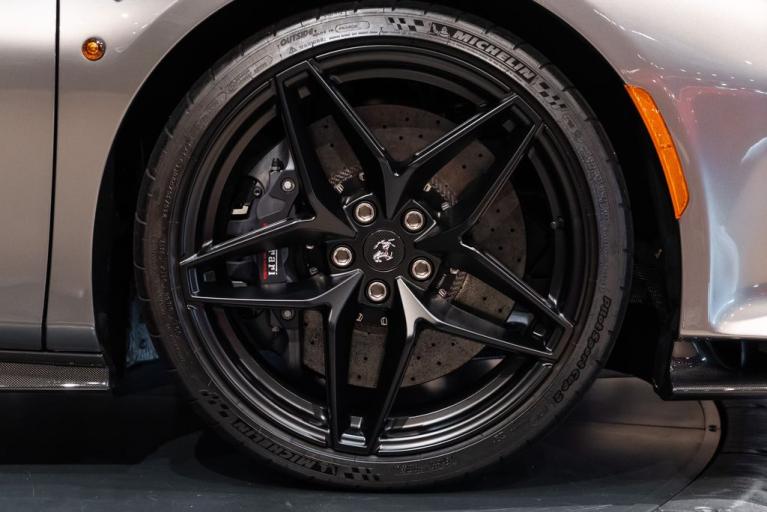 http://www.koenigseggchicago.com/galleria_images/137/137_p47_f.jpg