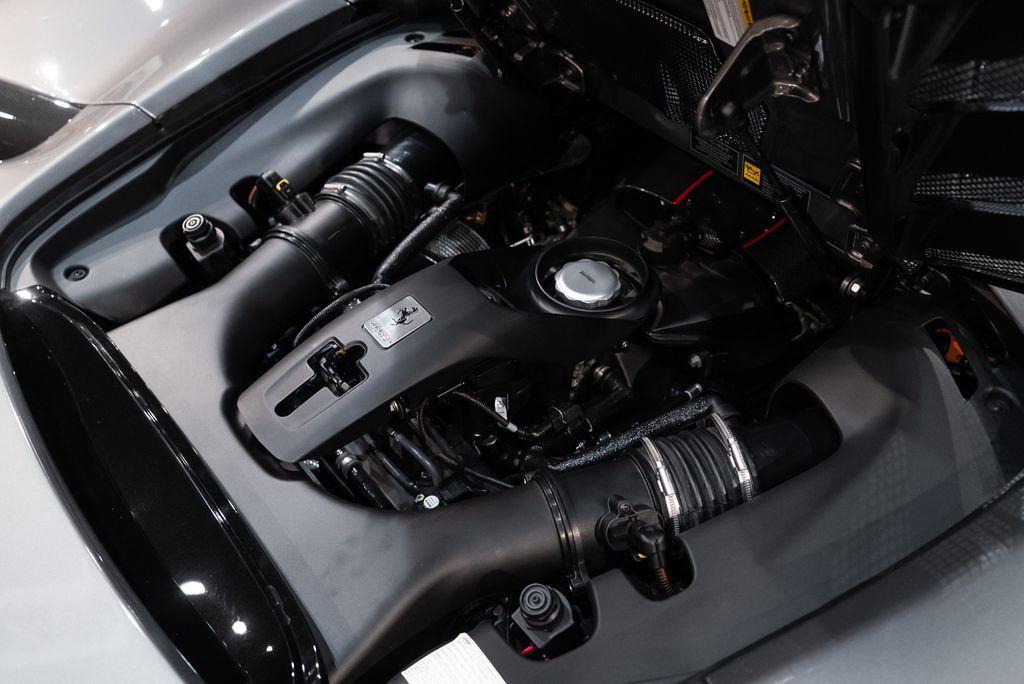 http://www.koenigseggchicago.com/galleria_images/137/137_p48_l.jpg