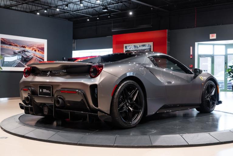 http://www.koenigseggchicago.com/galleria_images/137/137_p52_f.jpg
