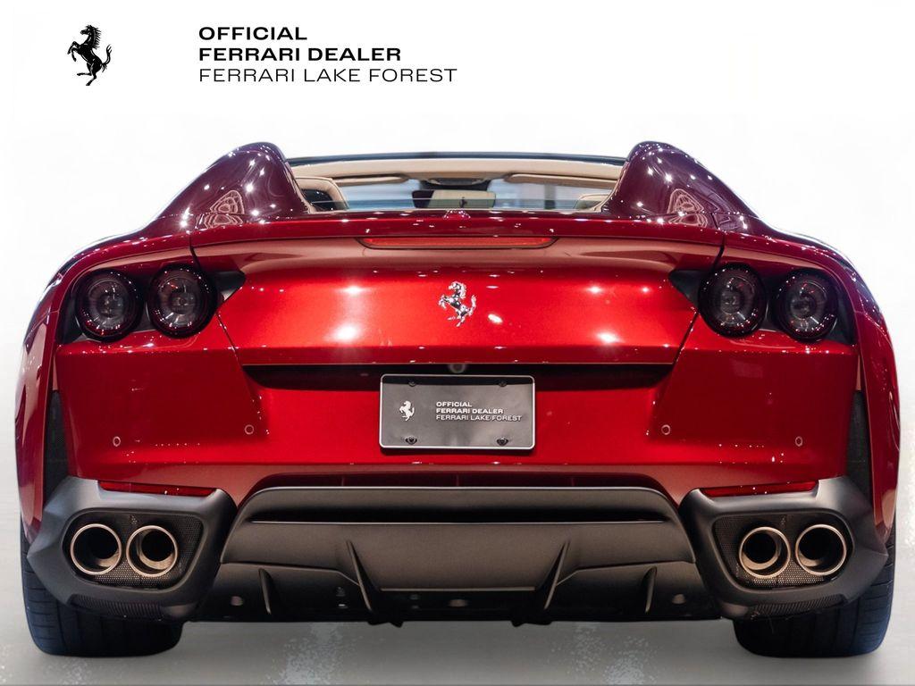 http://www.koenigseggchicago.com/galleria_images/138/138_p11_l.jpg