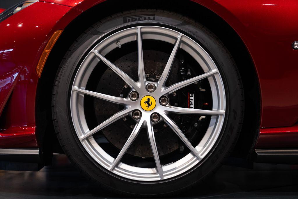 http://www.koenigseggchicago.com/galleria_images/138/138_p12_l.jpg