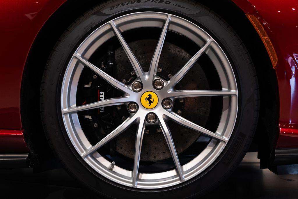 http://www.koenigseggchicago.com/galleria_images/138/138_p14_l.jpg