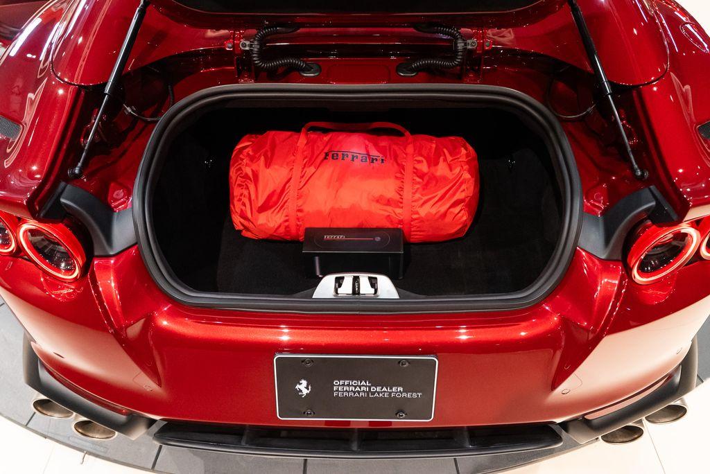 http://www.koenigseggchicago.com/galleria_images/138/138_p22_l.jpg