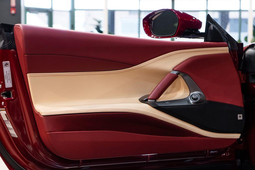 http://www.koenigseggchicago.com/galleria_images/138/138_p24_l.jpg