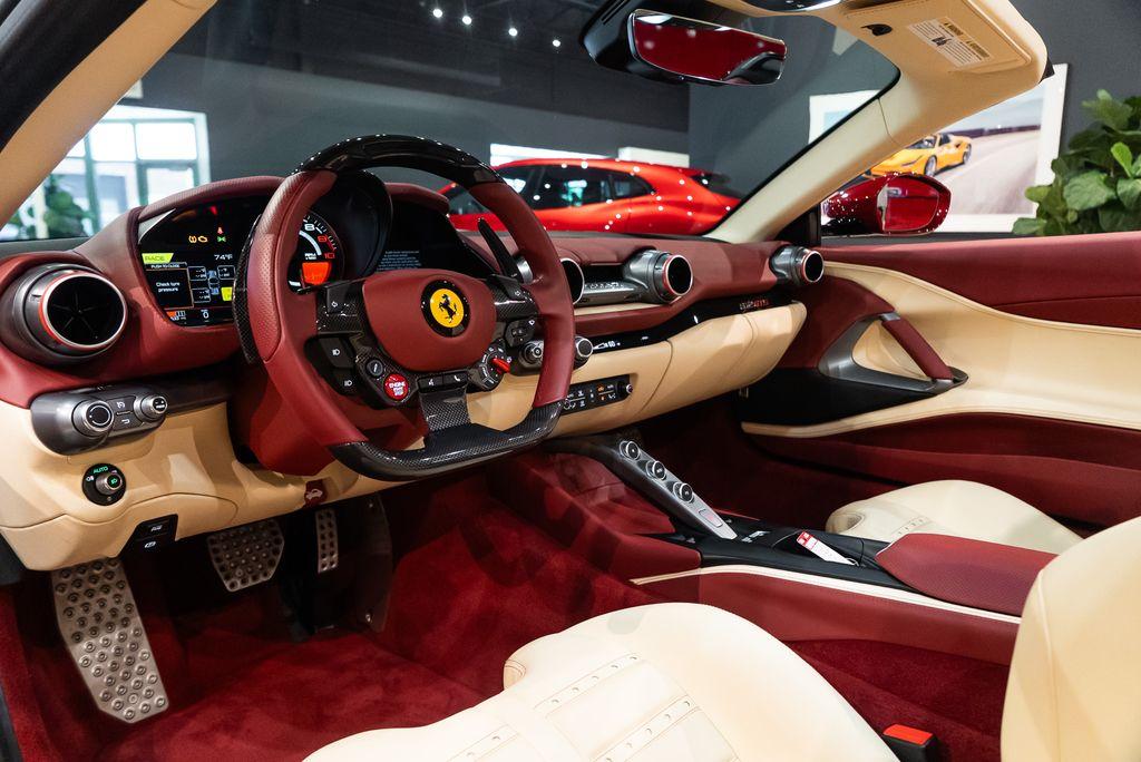 http://www.koenigseggchicago.com/galleria_images/138/138_p27_l.jpg