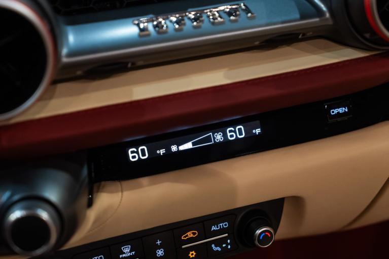 http://www.koenigseggchicago.com/galleria_images/138/138_p35_f.jpg