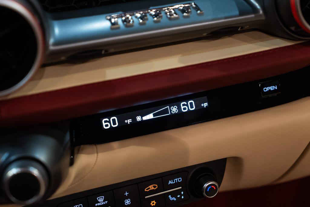 http://www.koenigseggchicago.com/galleria_images/138/138_p35_l.jpg