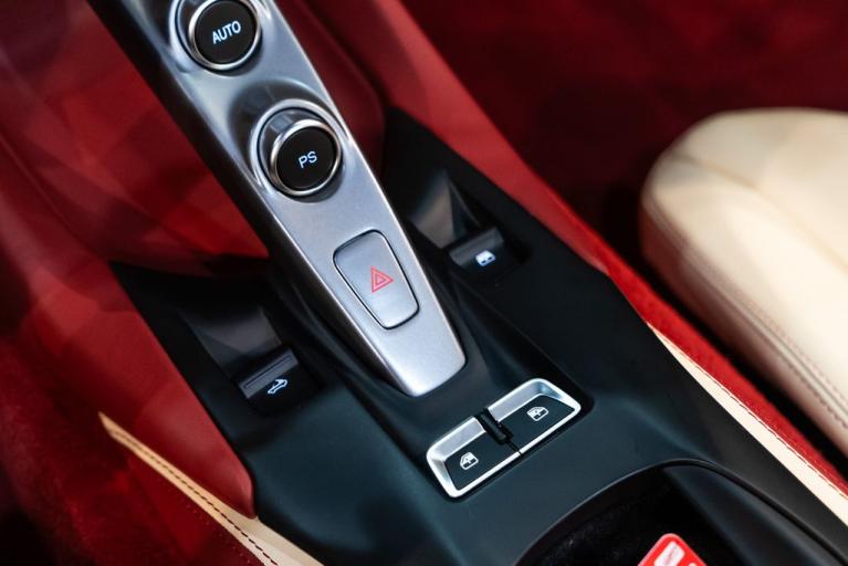 http://www.koenigseggchicago.com/galleria_images/138/138_p40_f.jpg