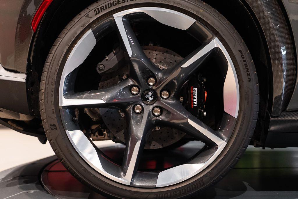 http://www.koenigseggchicago.com/galleria_images/139/139_p15_l.jpg
