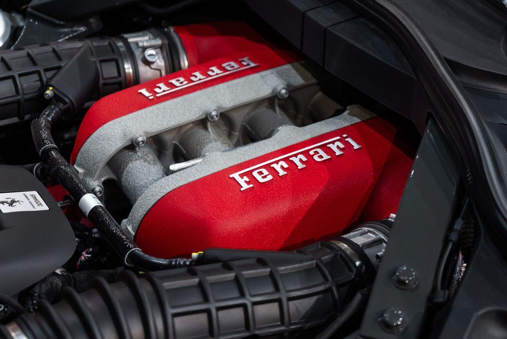 http://www.koenigseggchicago.com/galleria_images/139/139_p18_l.jpg