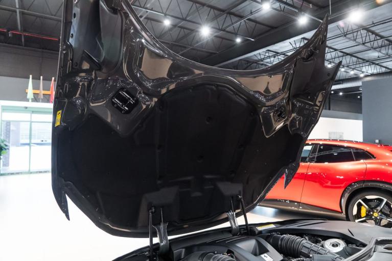 http://www.koenigseggchicago.com/galleria_images/139/139_p19_f.jpg