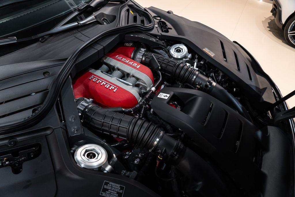 http://www.koenigseggchicago.com/galleria_images/139/139_p21_l.jpg