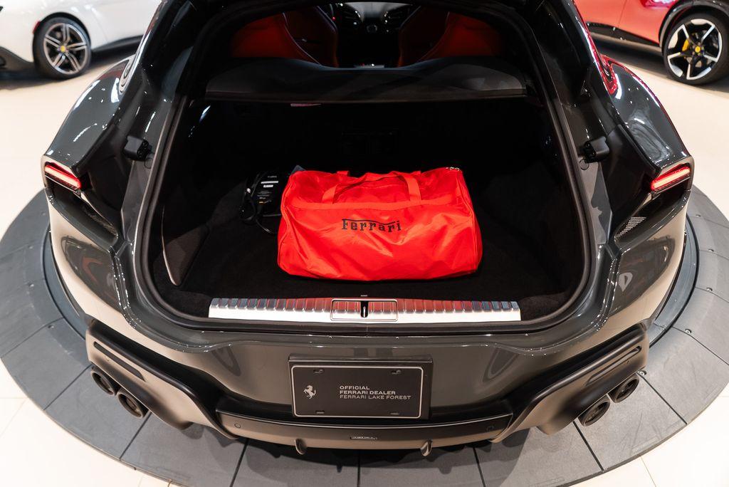 http://www.koenigseggchicago.com/galleria_images/139/139_p22_l.jpg