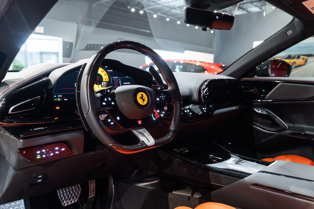 http://www.koenigseggchicago.com/galleria_images/139/139_p24_l.jpg