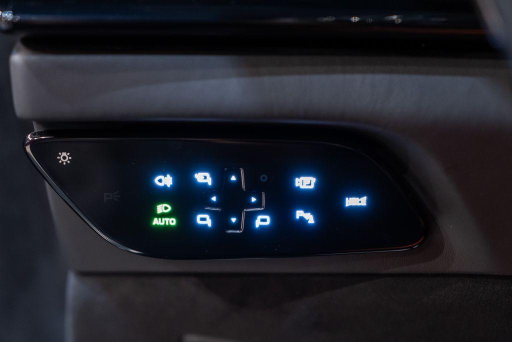 http://www.koenigseggchicago.com/galleria_images/139/139_p29_l.jpg