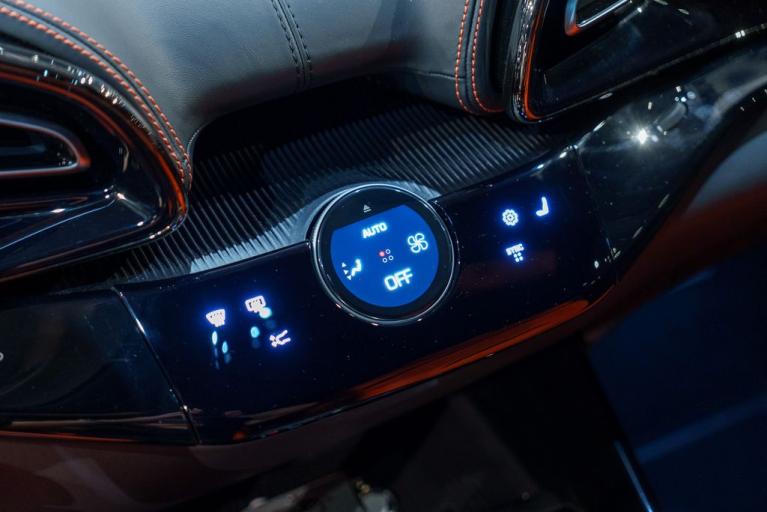 http://www.koenigseggchicago.com/galleria_images/139/139_p30_f.jpg