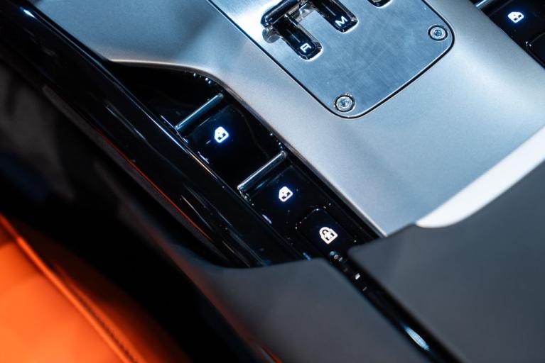 http://www.koenigseggchicago.com/galleria_images/139/139_p32_f.jpg