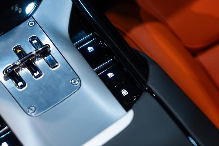 http://www.koenigseggchicago.com/galleria_images/139/139_p33_f.jpg