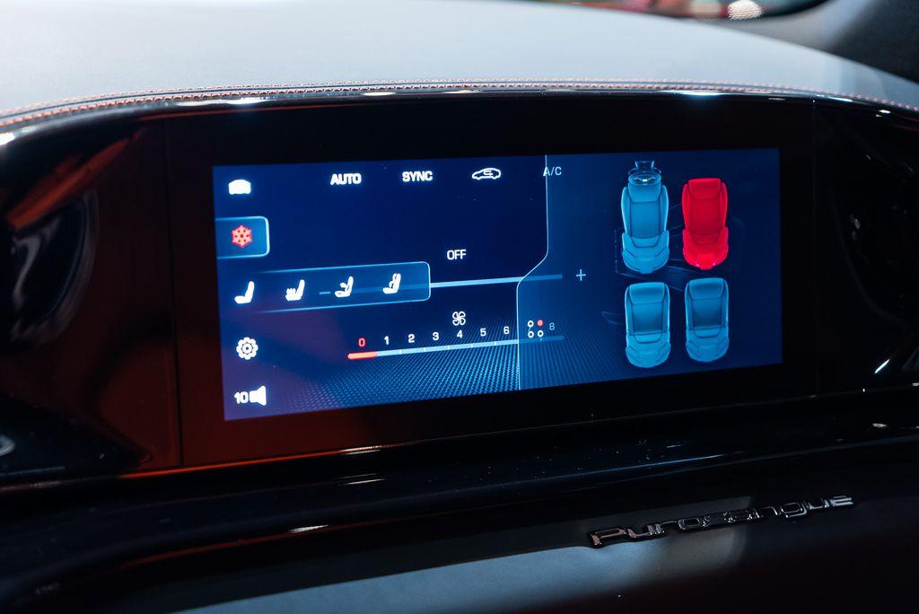 http://www.koenigseggchicago.com/galleria_images/139/139_p34_l.jpg