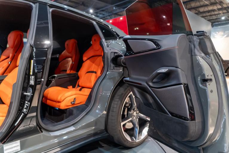 http://www.koenigseggchicago.com/galleria_images/139/139_p36_f.jpg