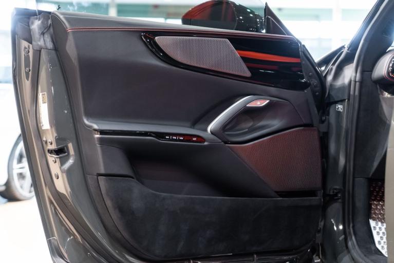 http://www.koenigseggchicago.com/galleria_images/139/139_p51_f.jpg
